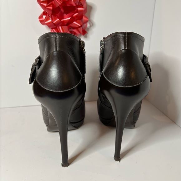 Ralph Lauren Calfskin Codita Bootie, Size 37.5B / 7.5B - Picture 3 of 7